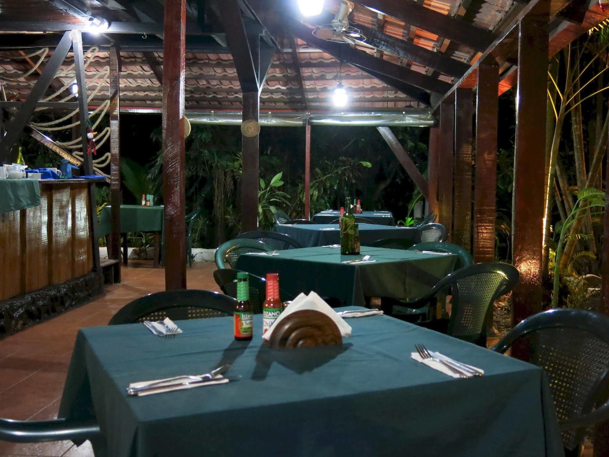 Hotel Mono Azul Quepos Esterno foto
